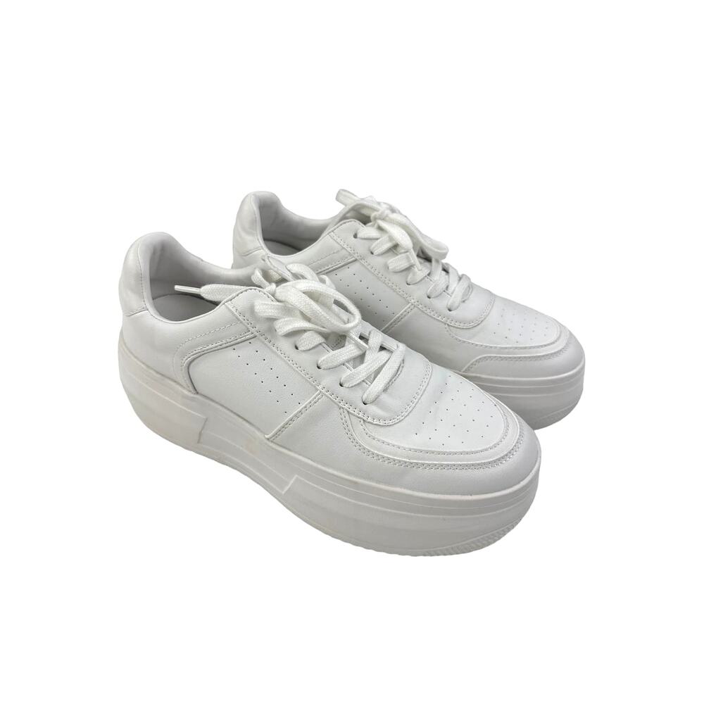 Steve Madden - Perrin Lace Up Platform Sneakers in White
